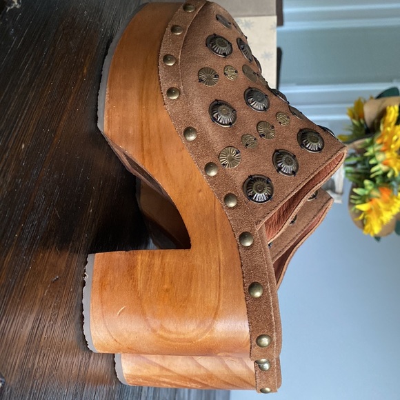 COPY - **FREE PEOPLE** NWT Claudia Clogs - Picture 1 of 8